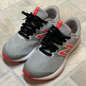 New Balance 520 Women’s Sneakers Size 8.5